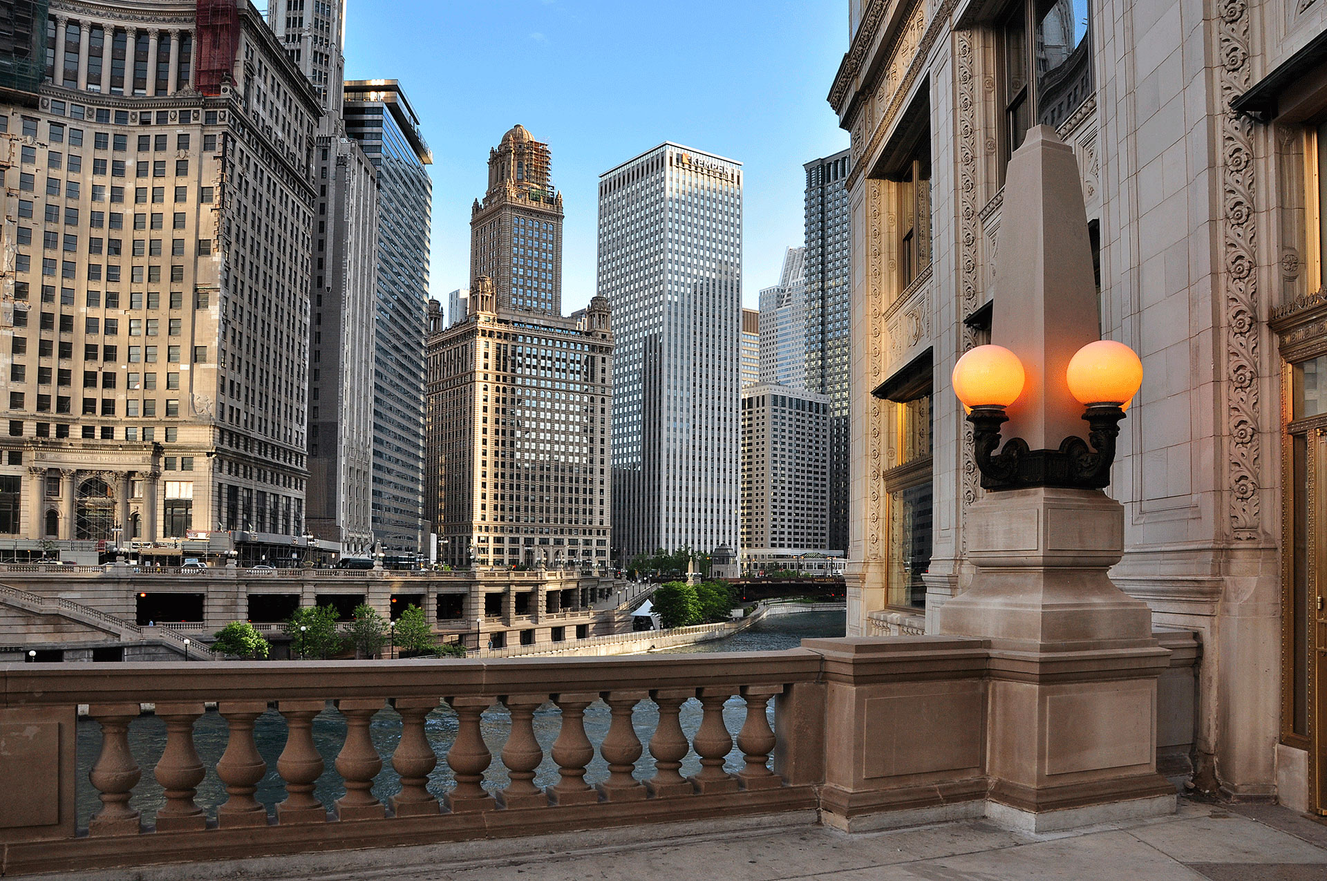 Downtown Chicago Buildings and Skyscrapers