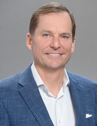 Alejandro Bachmann Headshot